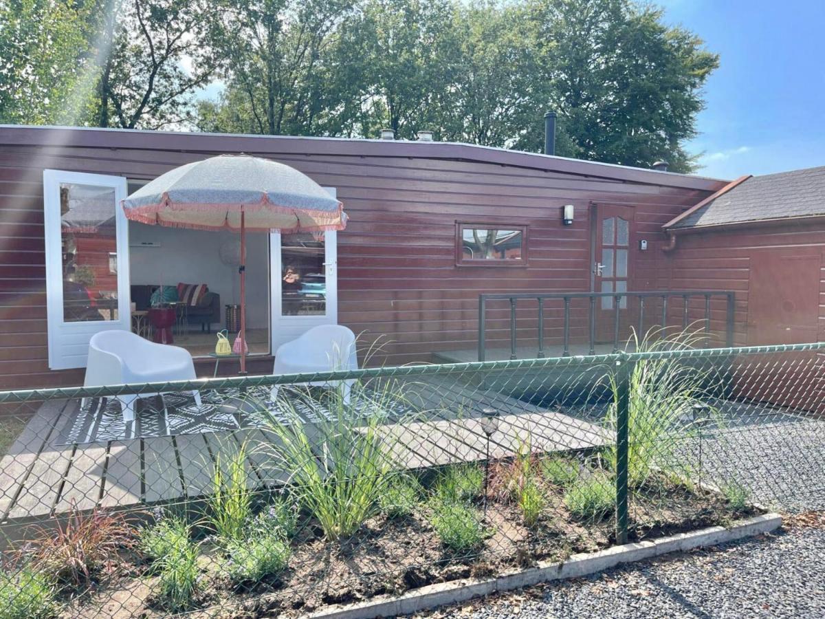 Gezellig Chalet Met 2 Slaapkamers En Zicht Op Het Water Erm Zewnętrze zdjęcie